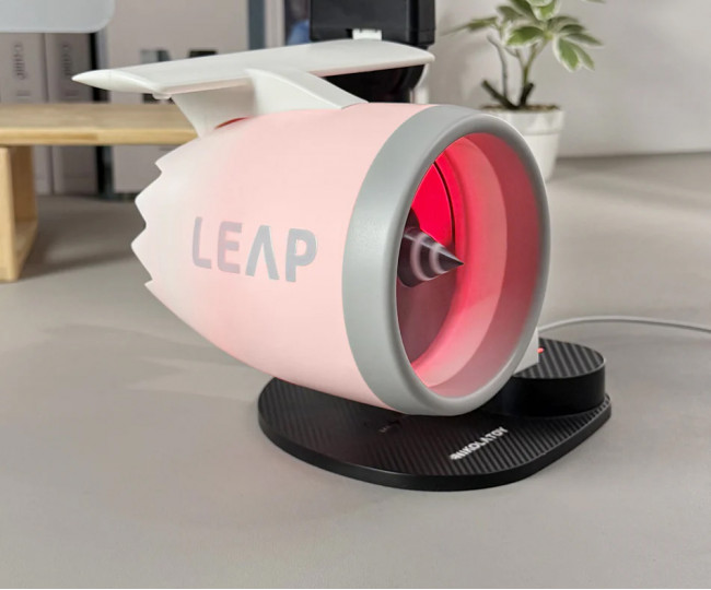 Desktop JetFan — настільний аксесуар 3-в-1 (вентилятор, бездротова зарядка та зволожувач)